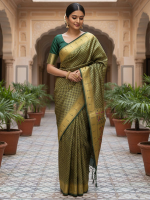 Sareemall Woven Banarasi Silk Blend Saree(Green)