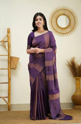 hitesh pahuja Striped, Self Design Banarasi Silk Blend Saree(Purple)