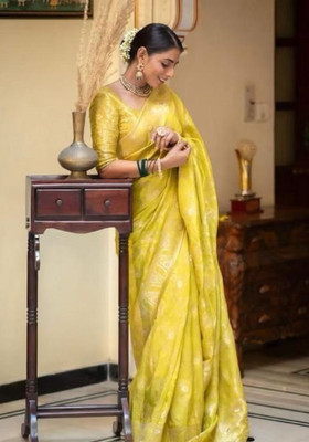 preyufashion Woven Banarasi Art Silk, Jacquard Saree(Gold)