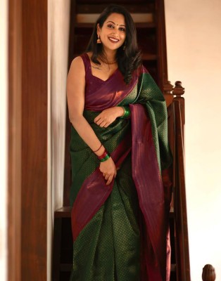 Samah Embellished, Woven, Self Design Kanjivaram Silk Blend, Jacquard Saree(Dark Green, Maroon)