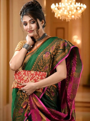 Desh Bidesh Woven Kanjivaram Cotton Silk, Pure Silk Saree(Multicolor)