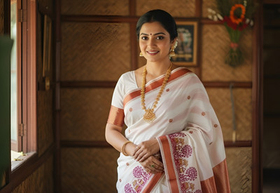 Welcome clothing center Embroidered, Floral Print, Woven Kasavu Art Silk Saree(White)