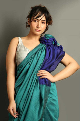 Lakshmi Boutique Self Design Handloom Cotton Blend Saree(Green, Dark Blue)