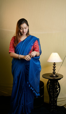 aangmi Self Design Handloom Khadi Saree(Blue)