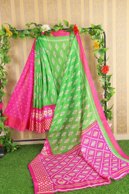 SMAI Woven Ikkat Art Silk Saree(Green)