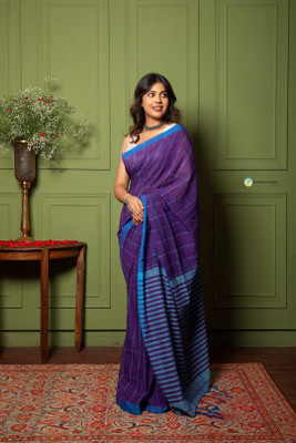 ARDHANGINI DESIGNS Checkered Handloom Pure Cotton Saree(Purple)