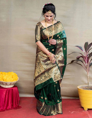 Aadvika Woven Kanjivaram Pure Silk, Art Silk Saree(Green)