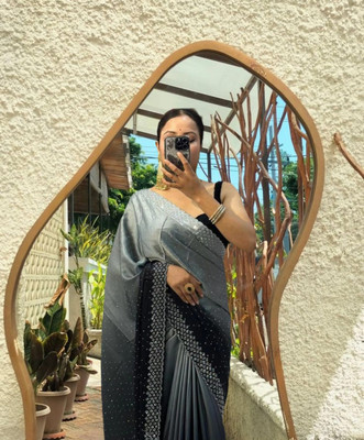 durvacreation Temple Border Bollywood Art Silk Saree(Black)