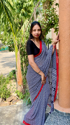 Moda Rapido Floral Print Bollywood Georgette Saree(Black)