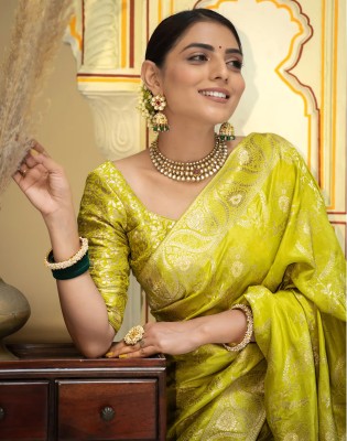 Satrani Woven, Self Design Kanjivaram Art Silk Saree(Green, Gold)