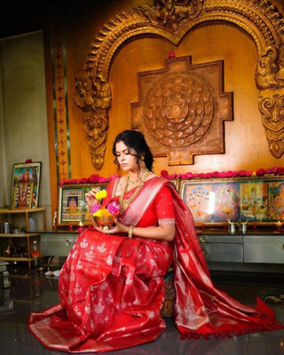 Rudr Venture Graphic Print Banarasi Silk Blend Saree(Red)