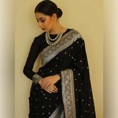 Bindi Embellished Banarasi Jacquard Saree(Black)