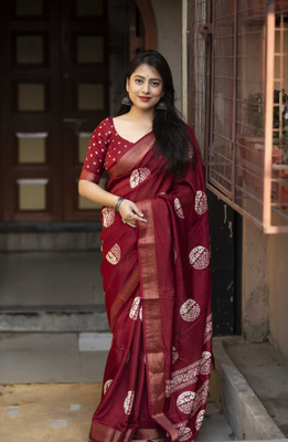 Divastri Printed Bollywood Cotton Blend Saree(Red)