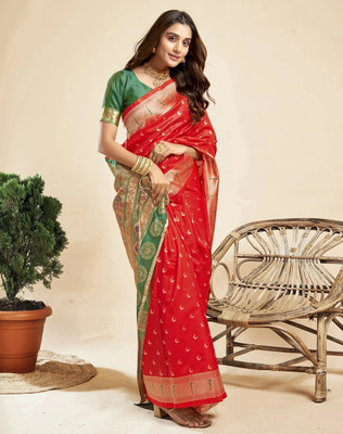 Parangi-A planet of style Woven Paithani Cotton Silk Saree(Red)