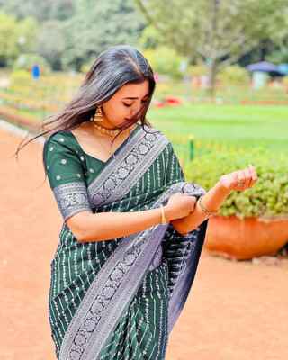 GATISHVAM TEXTILE Woven, Striped Banarasi Art Silk Saree(Dark Green)
