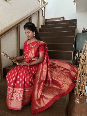VIBHAGYAA Woven Kanjivaram Pure Silk, Jacquard Saree(Red)
