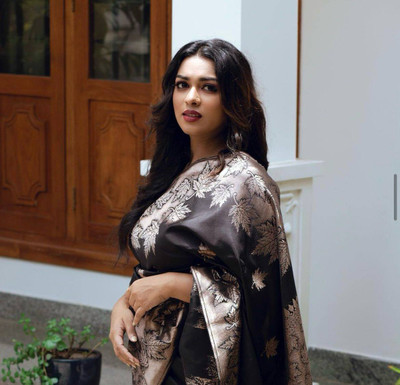 RUCHAA FASHION Woven Banarasi Art Silk Saree(Black)