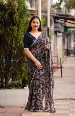 DIVYANKA Floral Print Kalamkari Georgette Saree(Black)