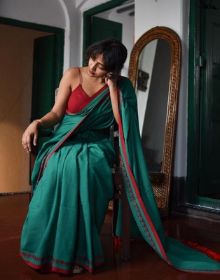 AMITA BUTIQUE Woven Handloom Cotton Blend Saree(Dark Green)