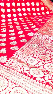 TRFASHIONHUB Woven Banarasi Handloom Silk Blend Saree(Red)