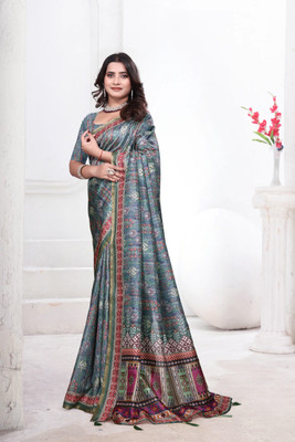 Pranamita Geometric Print Bollywood Silk Blend Saree(Grey)