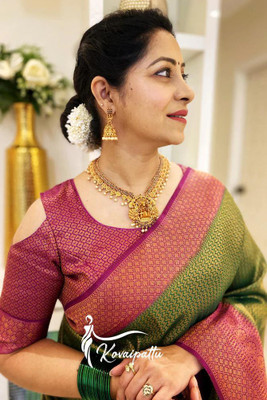 Juhi Collection Self Design Banarasi Art Silk Saree(Green)