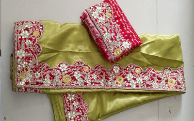 shyam enterprises Embellished Bandhani Chiffon Saree(Green)