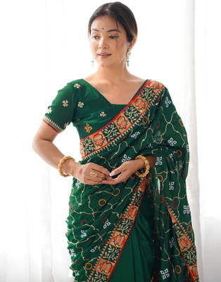 Samah Embroidered, Embellished Bollywood Silk Blend Saree(Dark Green)