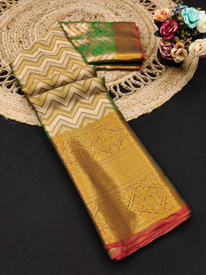 VILLAGIUS Checkered Kanjivaram Pure Silk Saree(Green)