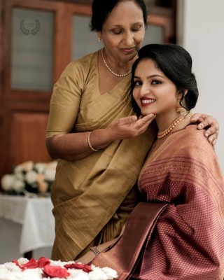 hathdora creation Woven Kanjivaram Jacquard Saree(Maroon)