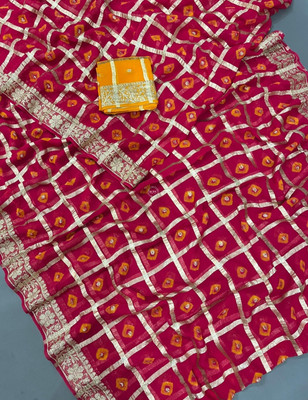Sanwariya collection Geometric Print Bandhani Crepe, Georgette Saree(Gold, Red, Yellow)