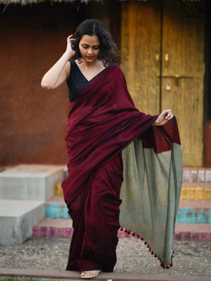 HouseOfCommon Self Design Handloom Cotton Blend Saree(Maroon)