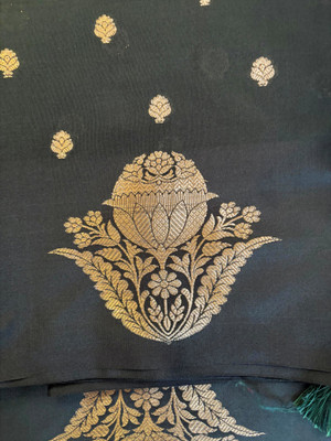 Sanskriti Drapes Woven, Self Design Banarasi Pure Silk Saree(Dark Green)