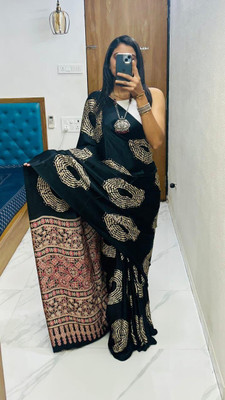 Vastralmall Floral Print Bandhani Satin Saree(Black)