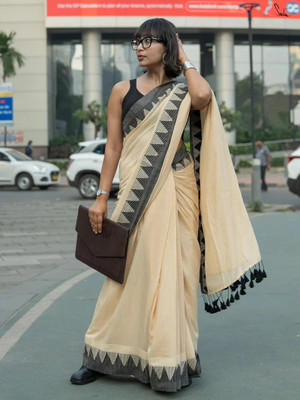 HouseOfCommon Solid/Plain, Temple Border Handloom Cotton Blend Saree(Beige, Black)