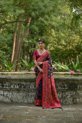 PeachPetals Woven, Floral Print Banarasi Cotton Blend Saree(Dark Blue, Magenta)