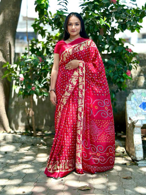 ZENFAB THREADS Animal Print Bandhani Crepe, Silk Blend Saree(Multicolor)