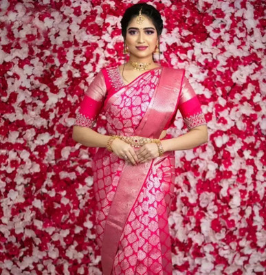 GREEN PEARS Woven Banarasi Silk Blend Saree(Pink)