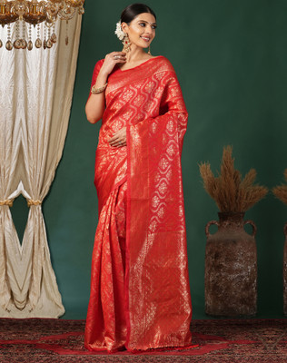 Divastri Woven, Embellished Kanjivaram Silk Blend, Jacquard Saree(Red)
