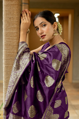 SUBHAM Woven, Embellished Banarasi Silk Blend Saree(Magenta, Gold)