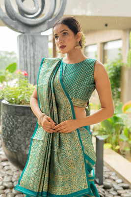 SUBHAM Woven, Embellished Banarasi Silk Blend Saree(Green, Gold)