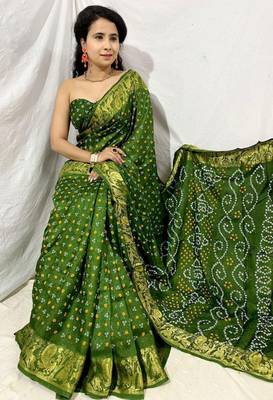 QUEENCLASSY Printed Bandhani Art Silk Saree
