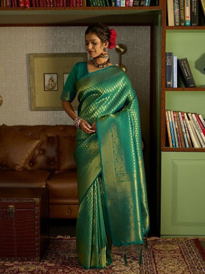 Vichitra Woven, Self Design Banarasi Silk Blend, Jacquard Saree(Green)