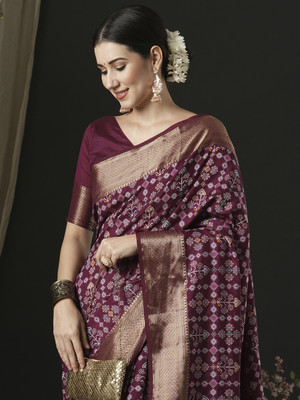 Sareemall Woven Patola Silk Blend Saree(Magenta)