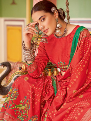 Tasrika Printed Daily Wear Silk Blend Saree(Red)