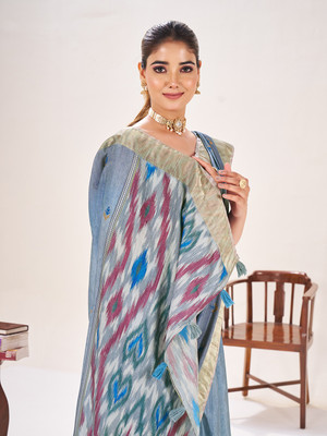 Tasrika Geometric Print, Printed Ikkat Silk Blend Saree(Blue)