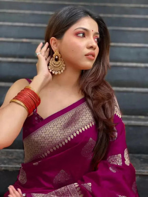 Omsaiarts Woven Kasavu Silk Blend Saree(Magenta, Beige)