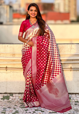 Nayanthara Trends Woven Banarasi Silk Blend Saree(Maroon)