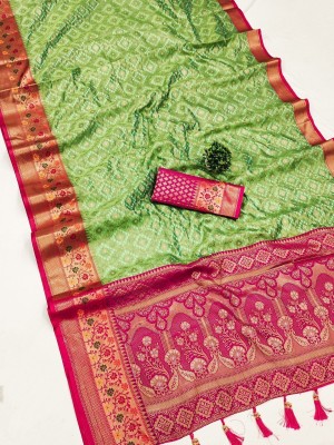 Bansari Textiles Self Design, Woven, Applique, Printed, Temple Border, Striped Paithani Jacquard, Cotton Blend Saree(Green)