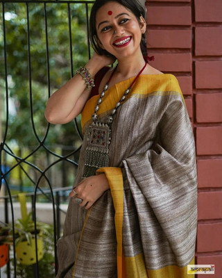 BiswasTextiles Striped Handloom Cotton Blend Saree(Grey)